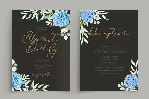 浅蓝色花朵装饰婚礼请柬