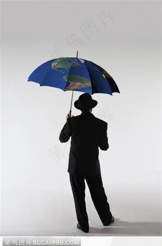 打雨伞等待的男人