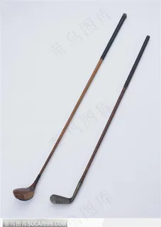 两根木质球杆