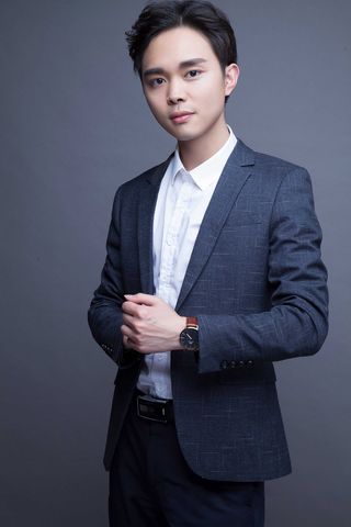 灰色男性西服证件照