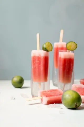 简约清爽冰淇淋夏天美食背景