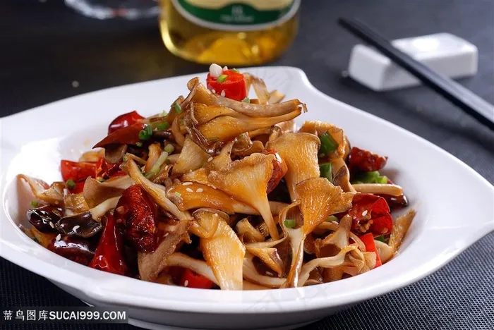 橄榄油煸山菌中华美食摄影图