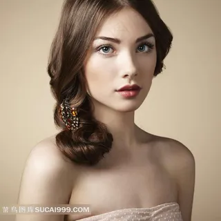 盘有发髻的抹胸清纯美女写真