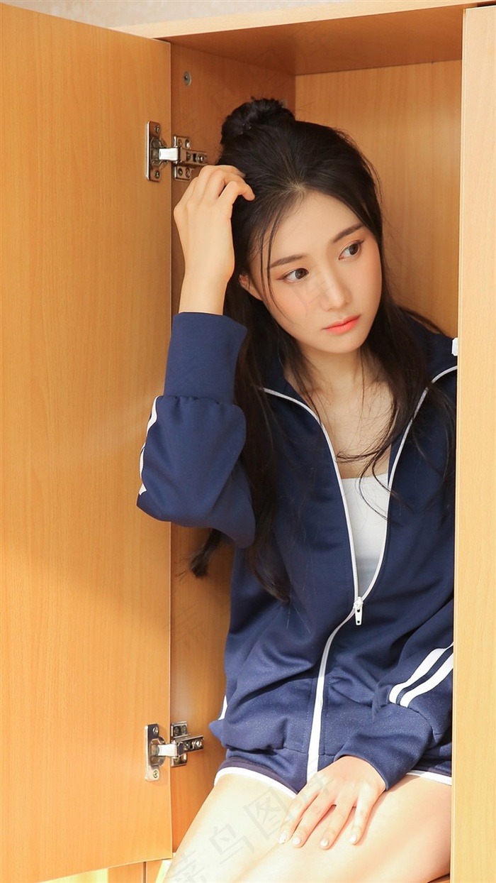 穿运动装的清纯美女图片