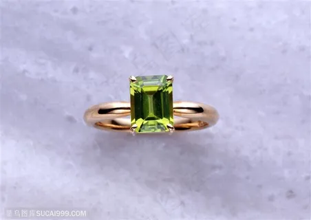 新婚物语-白沙中的绿色戒指珠宝图片