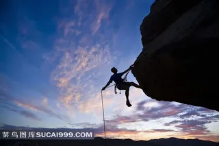 攀岩的运动员