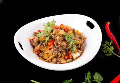 辣椒炒鸡块湘菜美食高清摄影 辣椒炒鸡块湘菜美食高清摄影