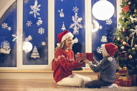 圣诞节装饰窗户门冬天新年装饰室内外场景(48)