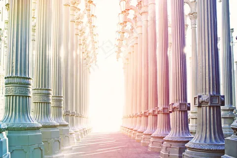 唯美梦幻石柱图片