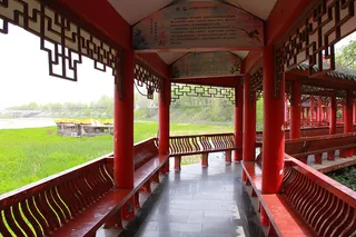 古建筑亭台走廊朱红柱