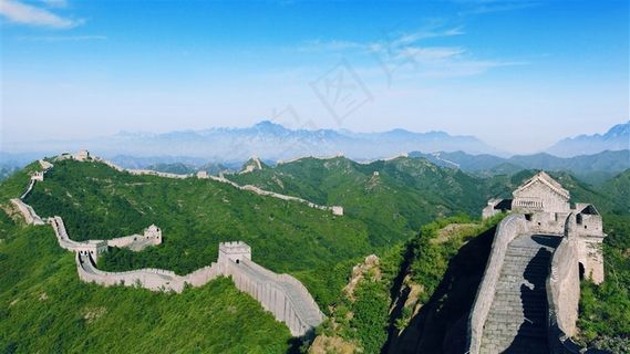 蓝天下的万里长城