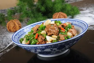 农家小炒肉 22元  主料：后腿肉  味型：香辣
