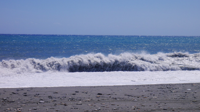 蓝色海边白色海浪海滩
