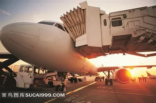 飞机场的飞机高清图片