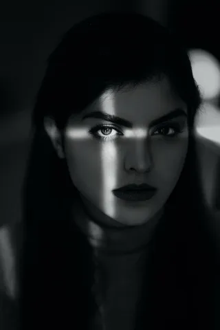 高冷美女黑白头像图片