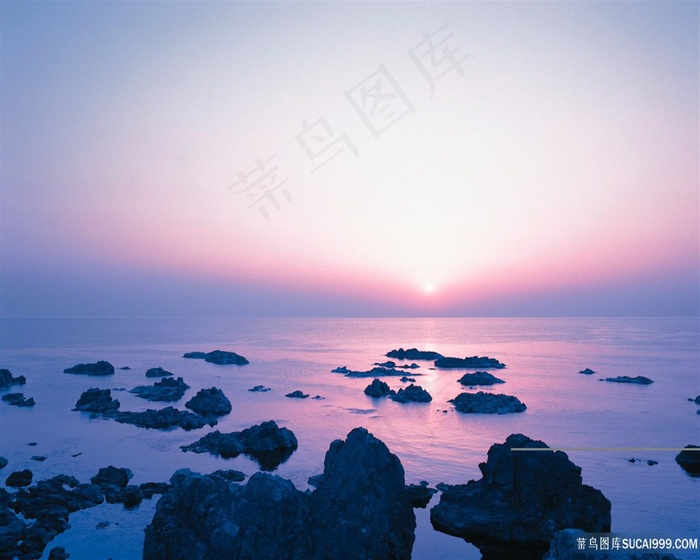 日色溪流美景风景画