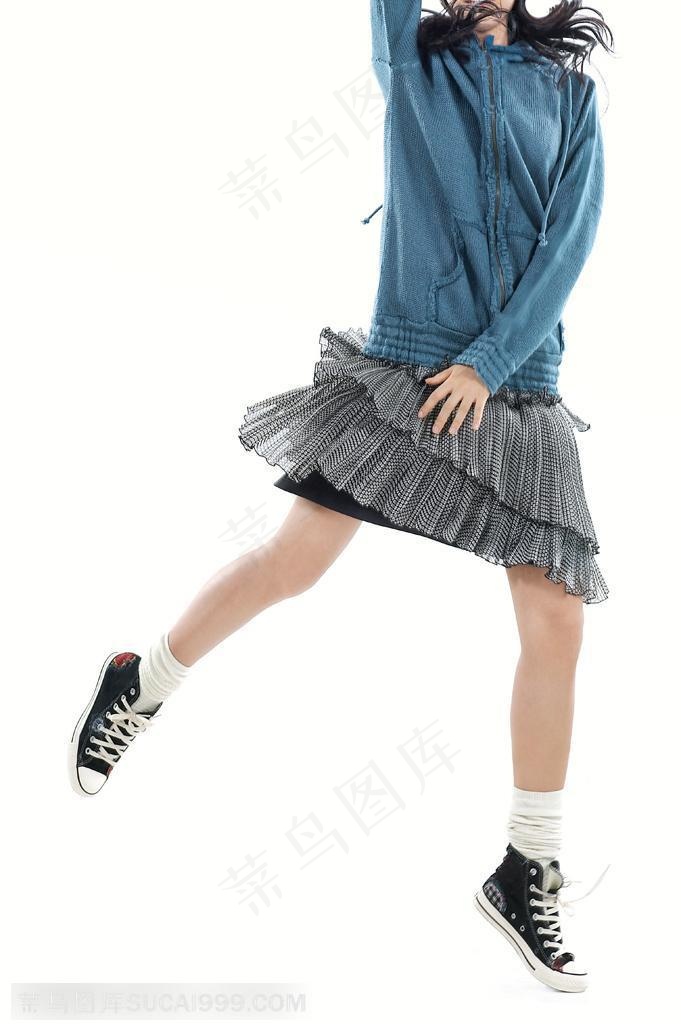 时尚服饰广告素材 穿休闲运动短裙的女性人物跳跃