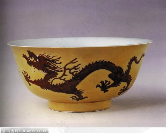 中华传统-褐色的龙花纹碗