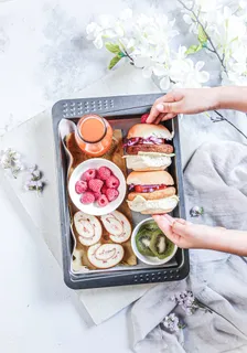 黄色美味汉堡摄影素材