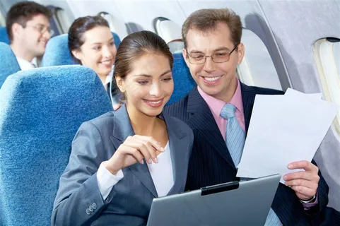 飞机客舱里的商务人士 飞机客舱里的商务人士