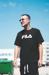 运动装墨镜帅哥图片 运动装墨镜帅哥图片