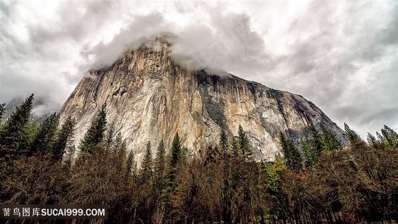 山峦美景风景画