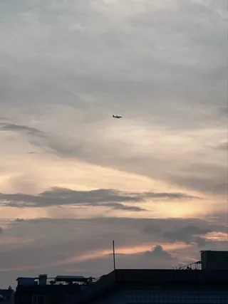 云朵与飞机高清图