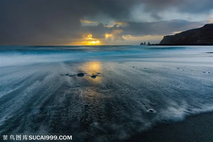 乌云密布的大海图片