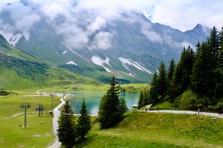 桌面壁纸绿色山水风景图片