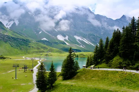 桌面壁纸绿色山水风景图片 桌面壁纸绿色山水风景图片