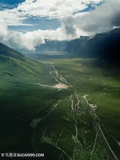 俯视绿色草地风光图片 俯视绿色草地风光图片