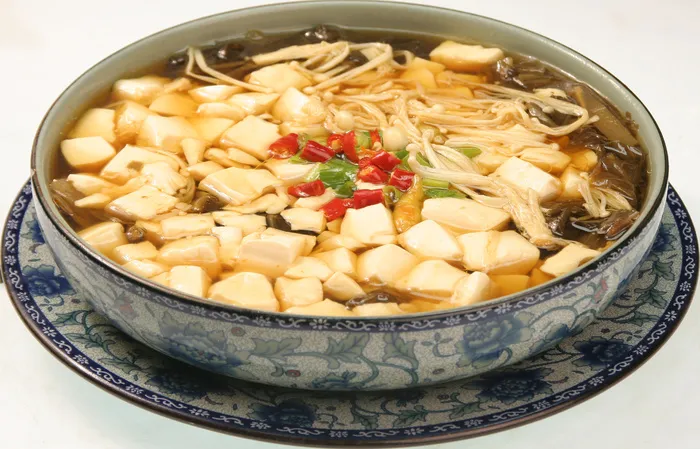 酸汤豆花(白玉豆腐、金针菇、酸菜) 酸汤豆花(白玉豆腐、金针菇、酸菜)