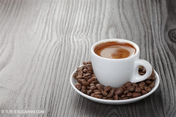 桌上的咖啡杯图片