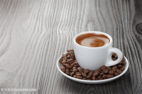 桌上的咖啡杯图片