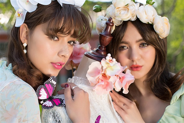 闺蜜户外亲密写真高清摄影图