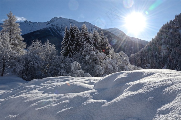 很壮观的雪山