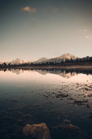冰雪融化山水风景图片