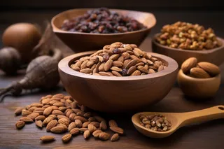 坚果干果装盘摄影图