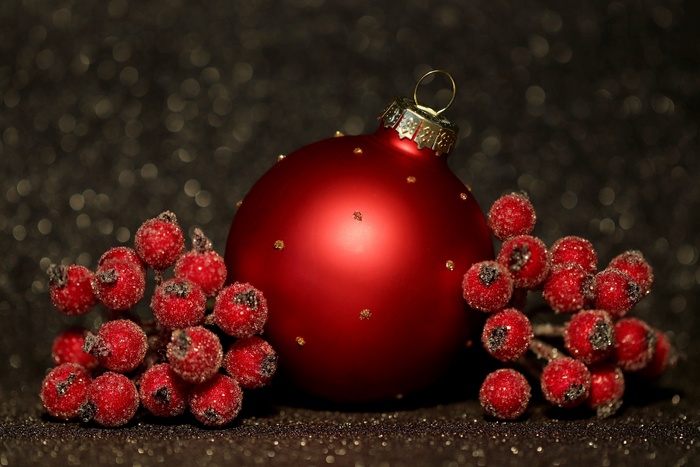 红色圣诞球浆果图片