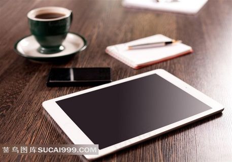 办公桌上的咖啡