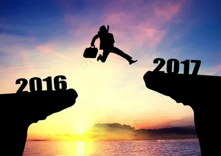 商务人士从2016跳跃到2017