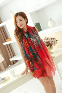 室内丝巾女模特图片