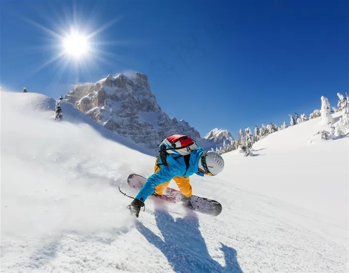 冬日雪山滑雪图片