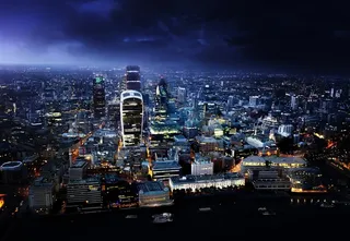 繁华的都市高楼大厦上空