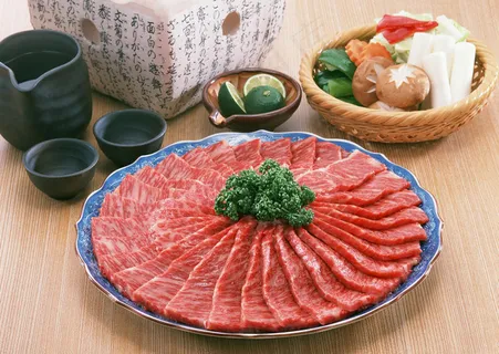 鲜肉食材-旋转的肉片 鲜肉食材-旋转的肉片