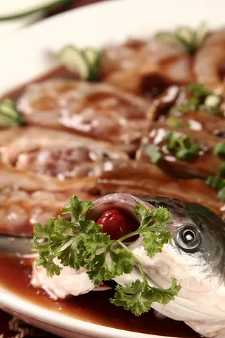 啤酒羊排焖鱼膳1