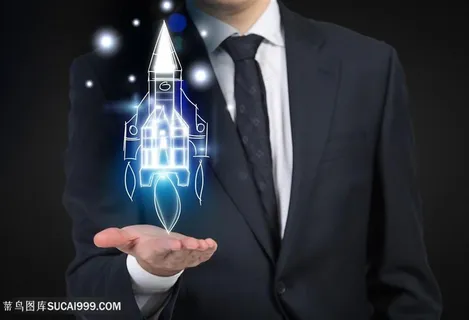 创意背着火箭的商务男士高清图 创意背着火箭的商务男士高清图