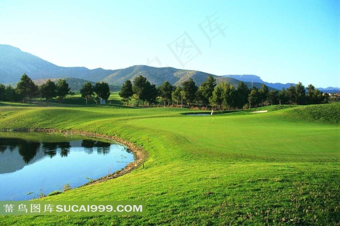 陆地旷野一潭死水
