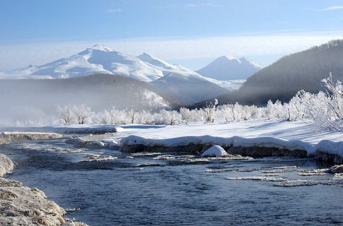 冬天山水背景风景