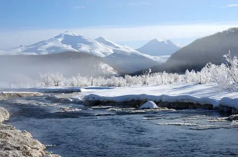冬天山水背景风景